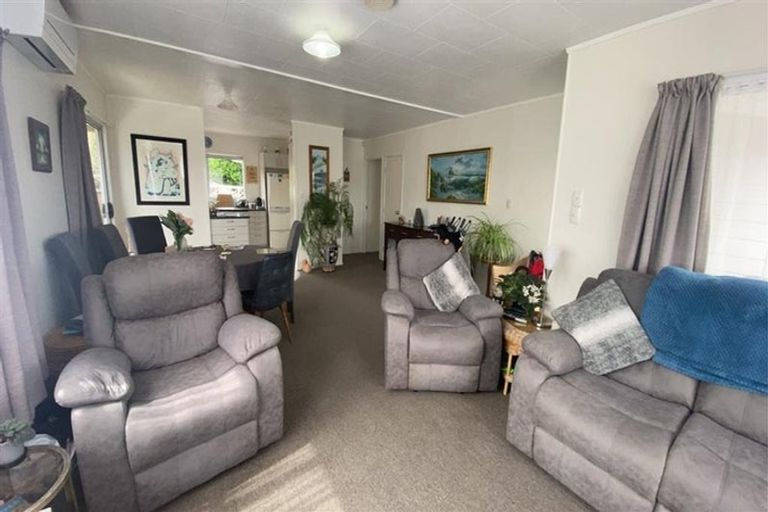 Photo of property in 135 Moire Road, West Harbour, Auckland, 0618
