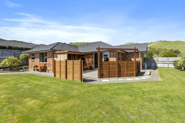 Photo of property in 101 Bing Lucas Drive, Tawa, Wellington, 5028