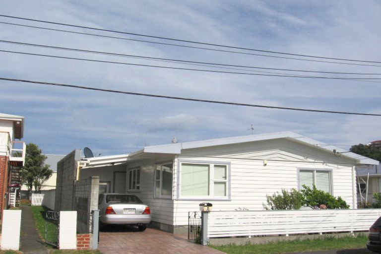 Photo of property in 4 Whanganui Street, Miramar, Wellington, 6022