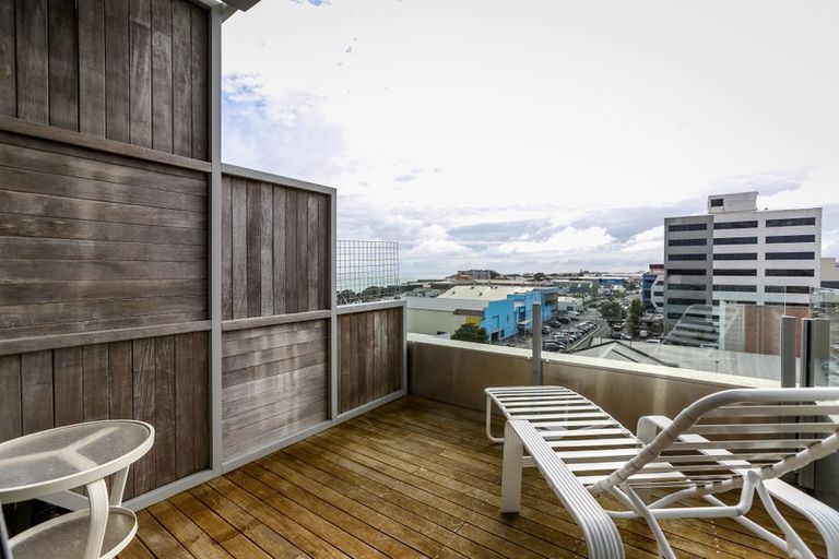 Photo of property in 22 Liardet Apartments, 402/22 Liardet Street, New Plymouth, 4310