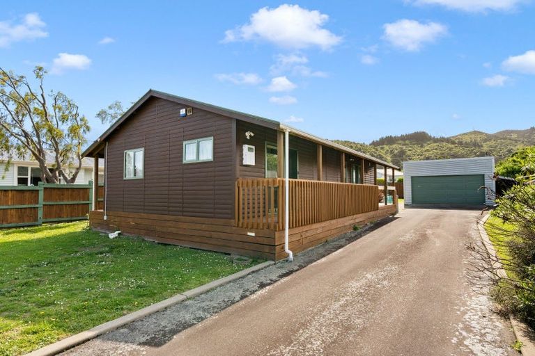 Photo of property in 5 Kenward Crescent, Featherston, 5710