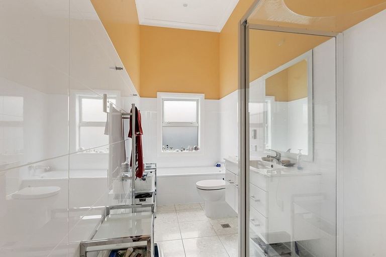 Photo of property in 8 Pari Tai Way, Houghton Bay, Wellington, 6023