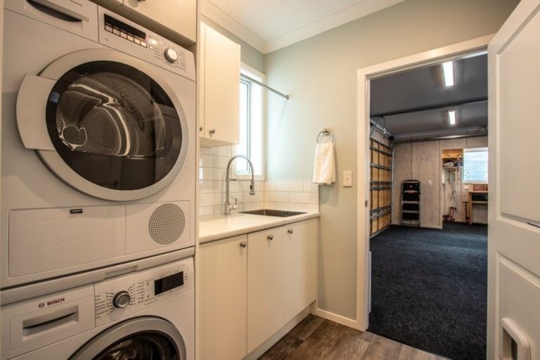 Photo of property in 37 Waipunahau Road, Waikanae, 5036