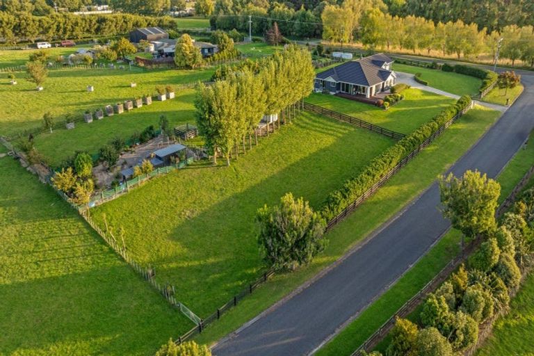 Photo of property in 2 Tutakarae Road, Kelvin Grove, Palmerston North, 4470