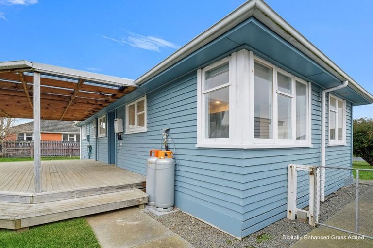 Photo of property in 12 Holland Crescent, Bulls, 4818