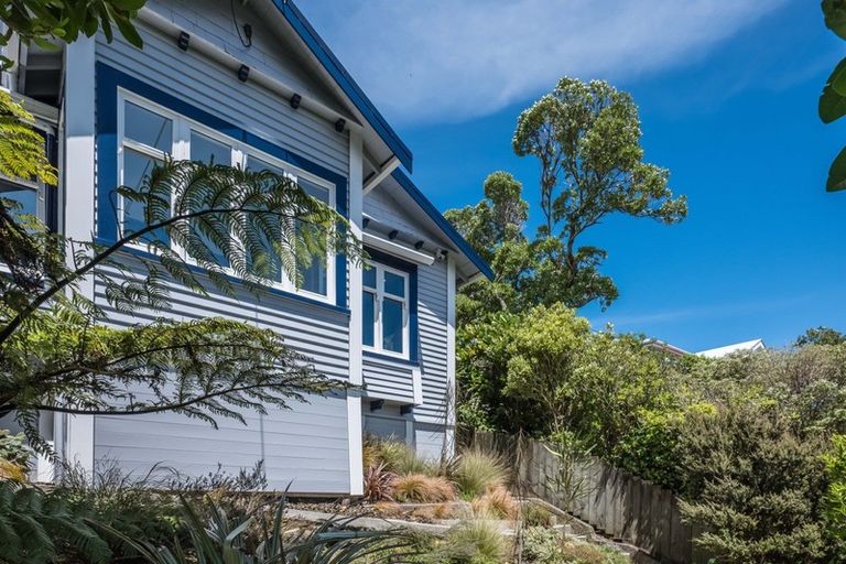 Photo of property in 43 Fairview Crescent, Kelburn, Wellington, 6012