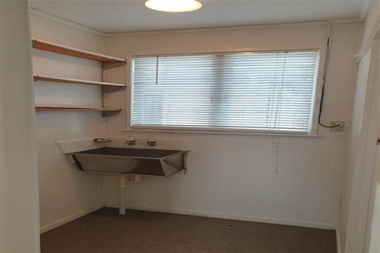 Photo of property in 92 Te Atatu Road, Te Atatu South, Auckland, 0610
