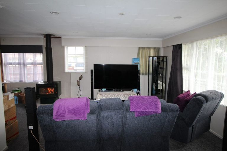 Photo of property in 27 Dunk Place, Milson, Palmerston North, 4414