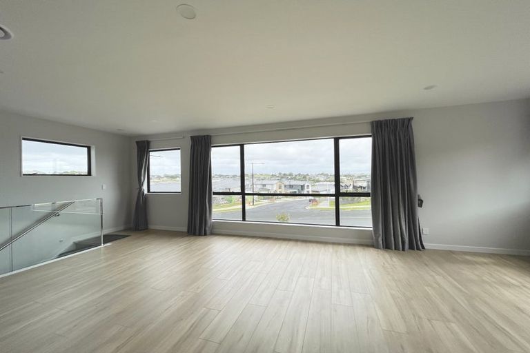 Photo of property in 35 Symes Drive, Red Beach, 0932