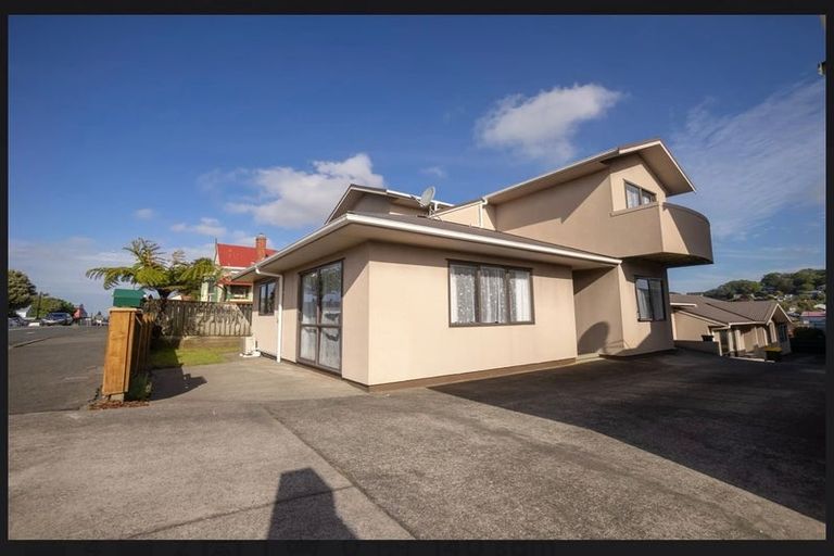Photo of property in 1/253 Saint Aubyn Street, New Plymouth, 4310