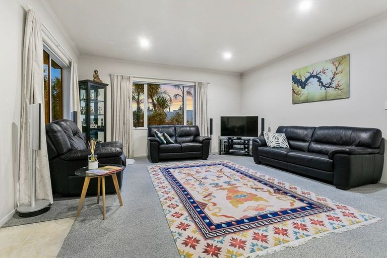 Photo of property in 18 Te Wharau Drive, Greenhithe, Auckland, 0632