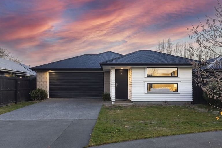 Photo of property in 18 Mclendon Green, Belfast, Christchurch, 8051