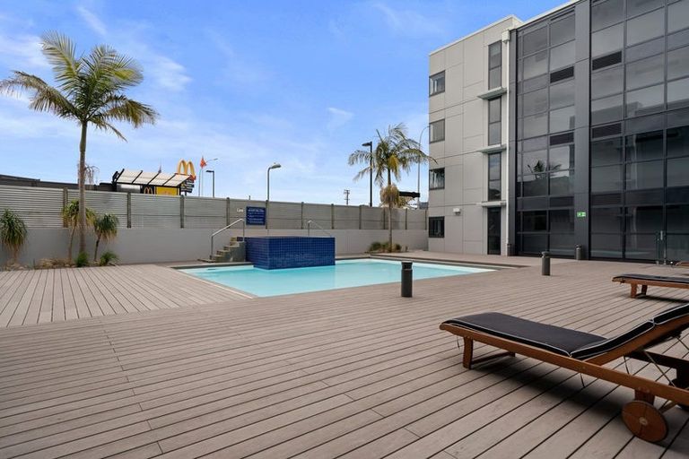 Photo of property in 2-06/424 Maunganui Road, Mount Maunganui, 3116