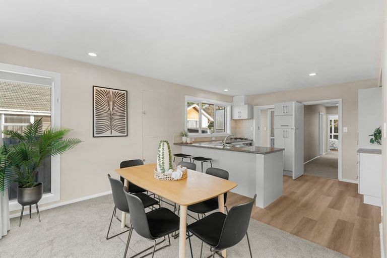 Photo of property in 23 Sevenoaks Drive, Bryndwr, Christchurch, 8053