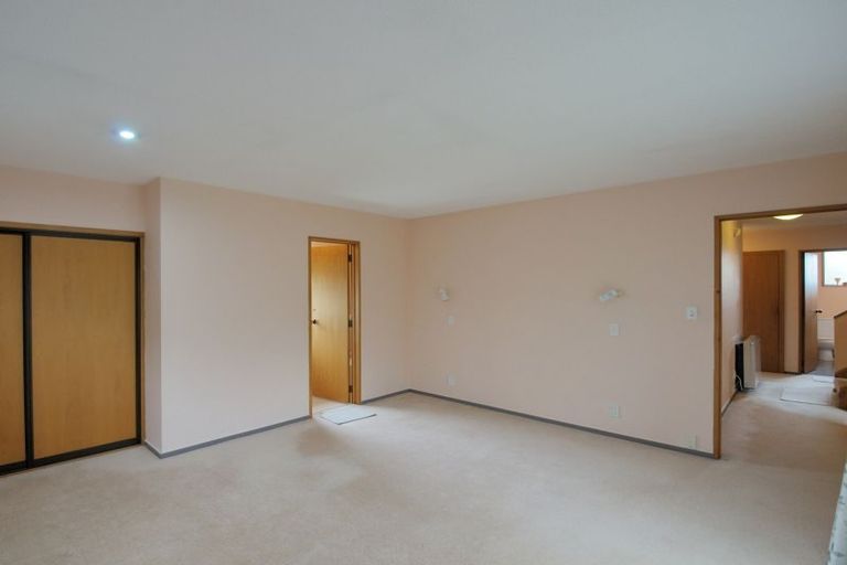 Photo of property in 22 Beatrice Place, Avonhead, Christchurch, 8042