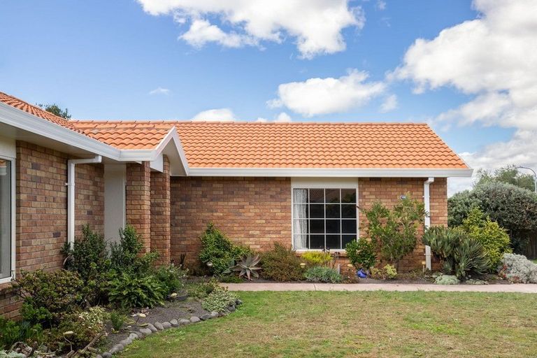 Photo of property in 16 Larisa Grove, Papamoa Beach, Papamoa, 3118