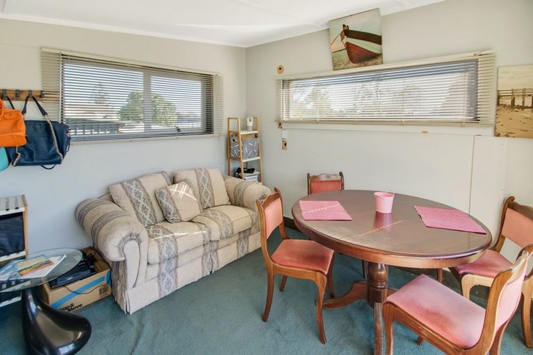 Photo of property in 28 Ngahina Street, Marton, 4710