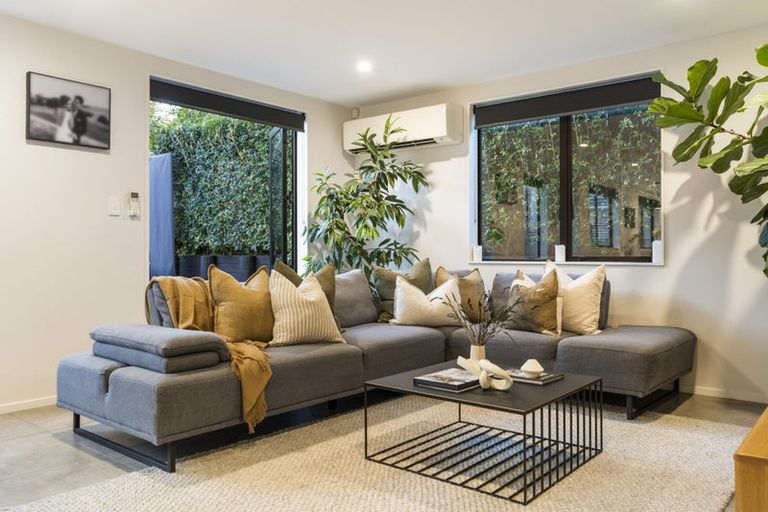 Photo of property in 71a Neil Avenue, Te Atatu Peninsula, Auckland, 0610