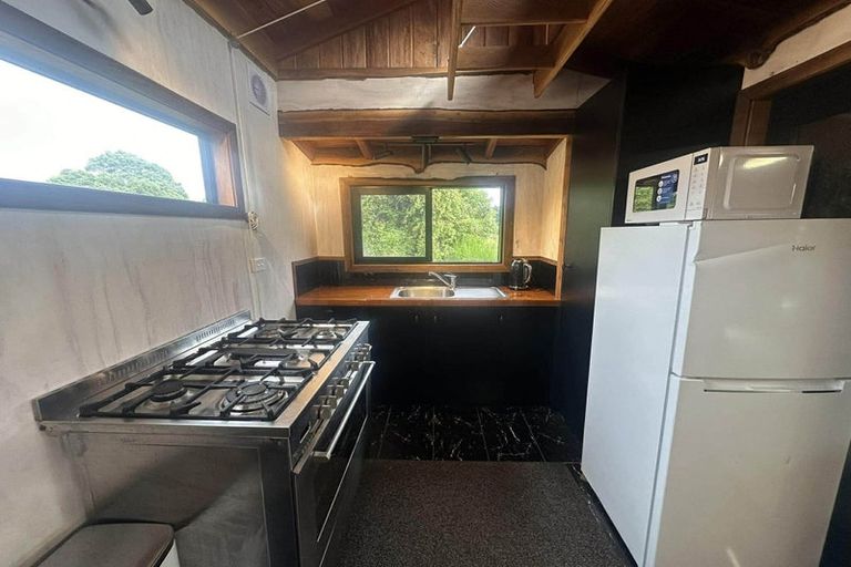 Photo of property in 5b Twin Lakes Road, Te Marua, Upper Hutt, 5018