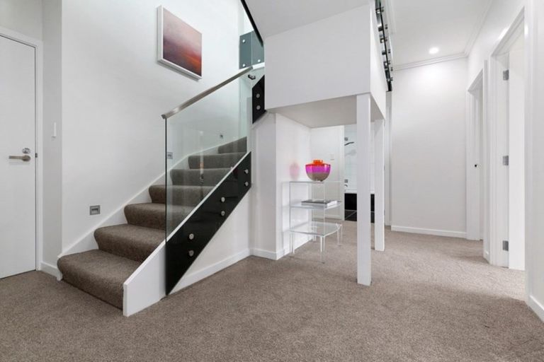 Photo of property in Frame Apartments, 1601/111 Molesworth Street, Thorndon, Wellington, 6011