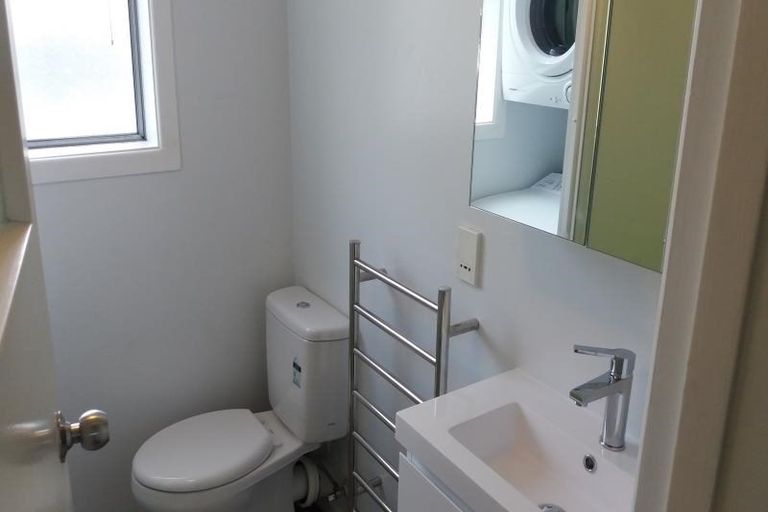 Photo of property in Windsor Court, 2/340 Tinakori Road, Thorndon, Wellington, 6011