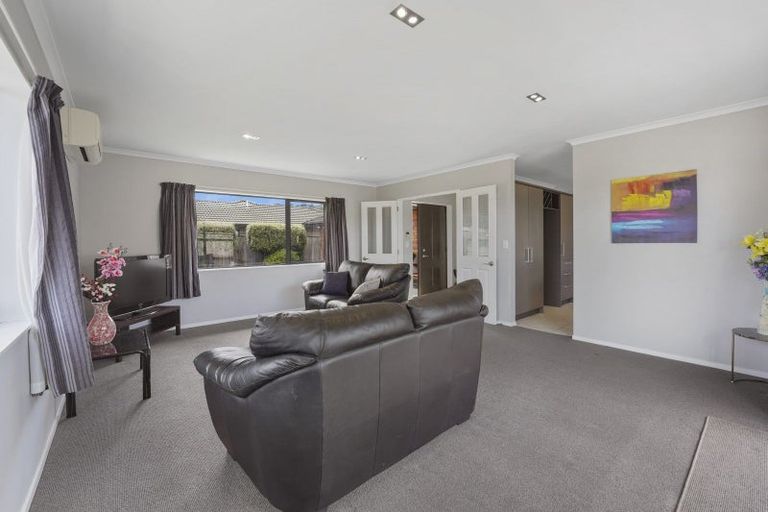 Photo of property in 19 Percy Kinsman Crescent, Riverstone Terraces, Upper Hutt, 5018