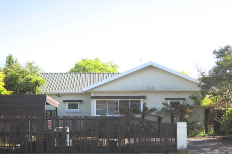 Photo of property in 11 Winters Road, Redwood, Christchurch, 8051