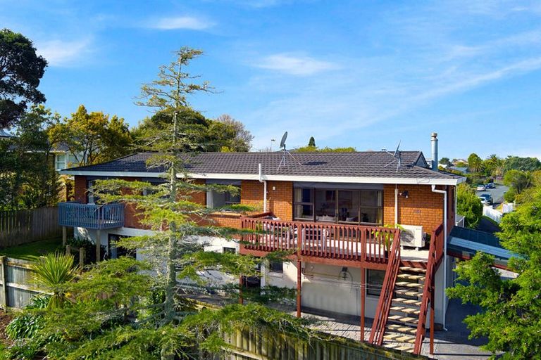 Photo of property in 2/12 Grimshaw Place, Henderson, Auckland, 0612