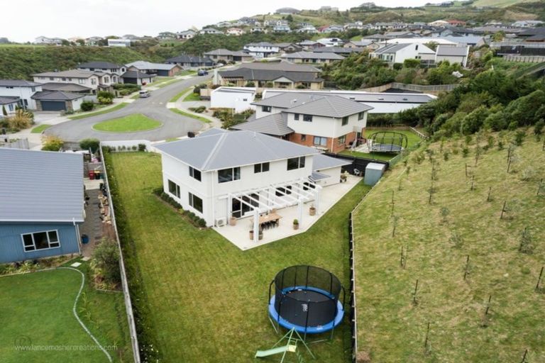 Photo of property in 23 Mervyn Kemp Drive, Tawa, Wellington, 5028
