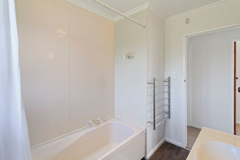 Photo of property in 234 Kawiu Road, Levin, 5510