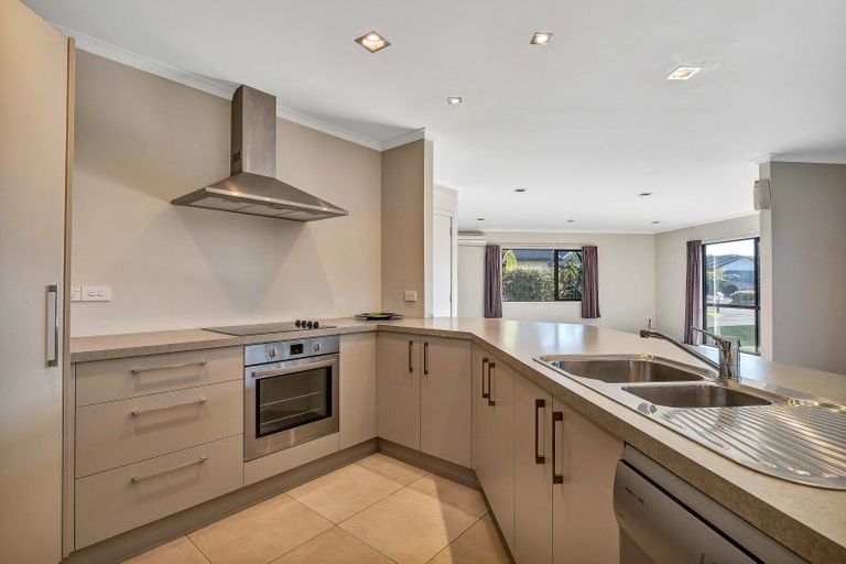 Photo of property in 40 Montague Grove, Stratford, 4332