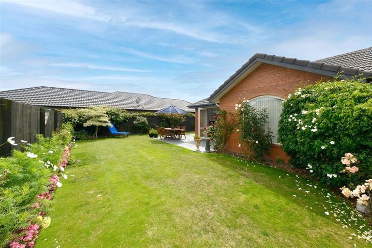 Photo of property in 6 Cassinia Gardens, Aidanfield, Christchurch, 8025