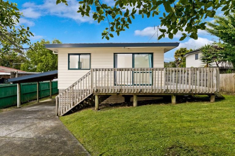 Photo of property in 12a Firle Place, Green Bay, Auckland, 0604