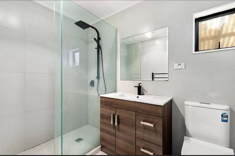 Photo of property in 81 College Road, Northcote, Auckland, 0627