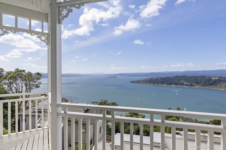 Photo of property in 10 Lookout Road, Roseneath, Wellington, 6011