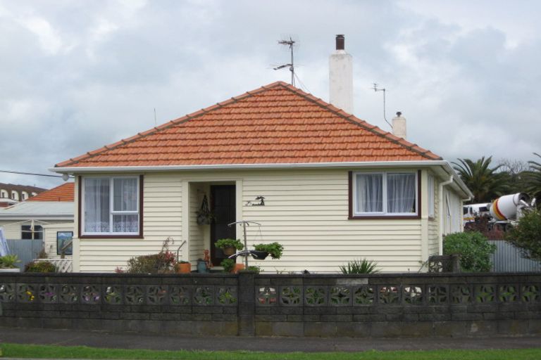 Photo of property in 25 Strange Street, Waitara, 4320