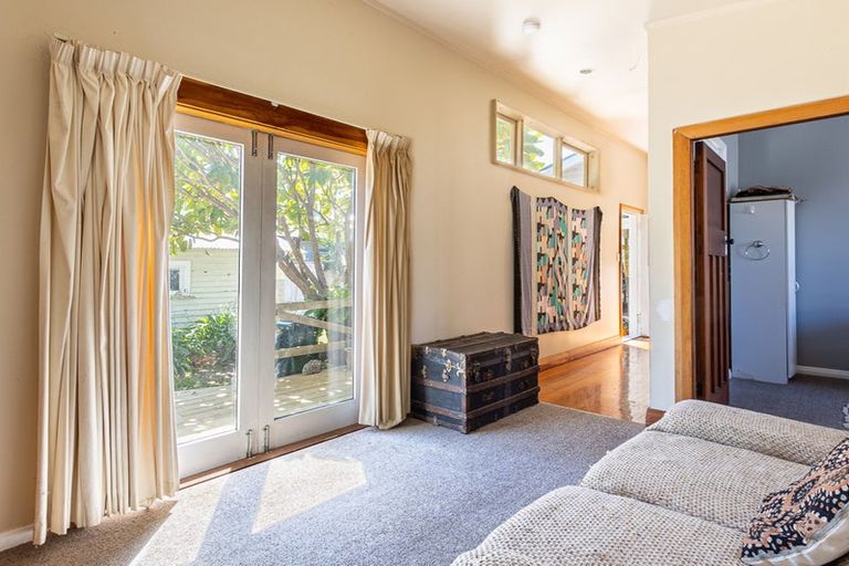 Photo of property in 20 Rauparaha Street, Waikanae Beach, Waikanae, 5036