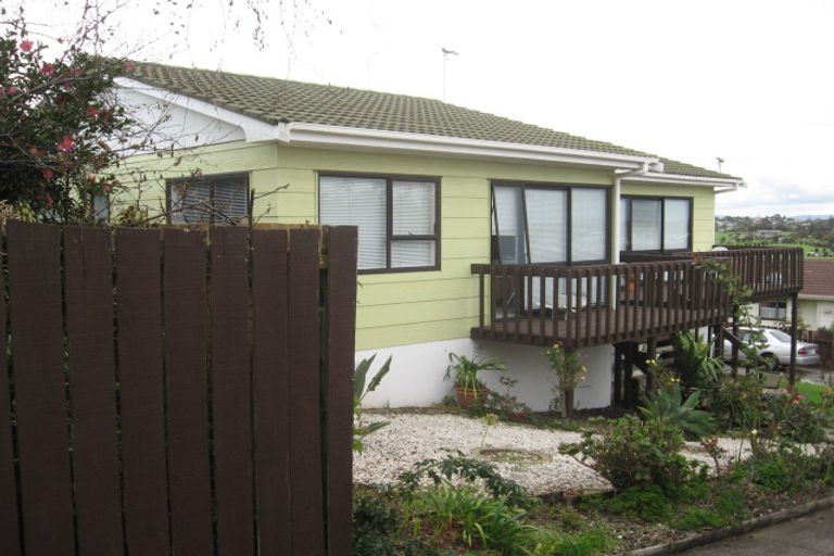 Photo of property in 1/21 Glenshee Place, Highland Park, Auckland, 2010