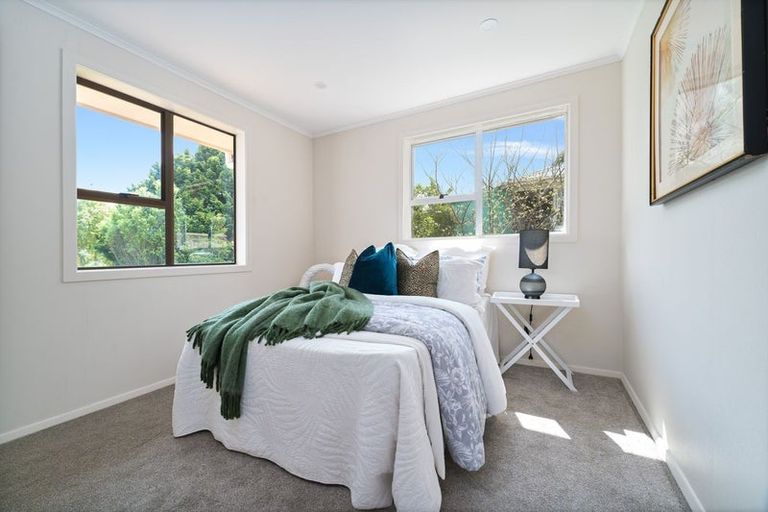 Photo of property in 7 Springside Place, New Lynn, Auckland, 0600