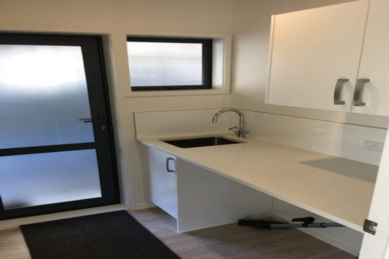 Photo of property in 2/48 Sunset Road, Unsworth Heights, Auckland, 0632