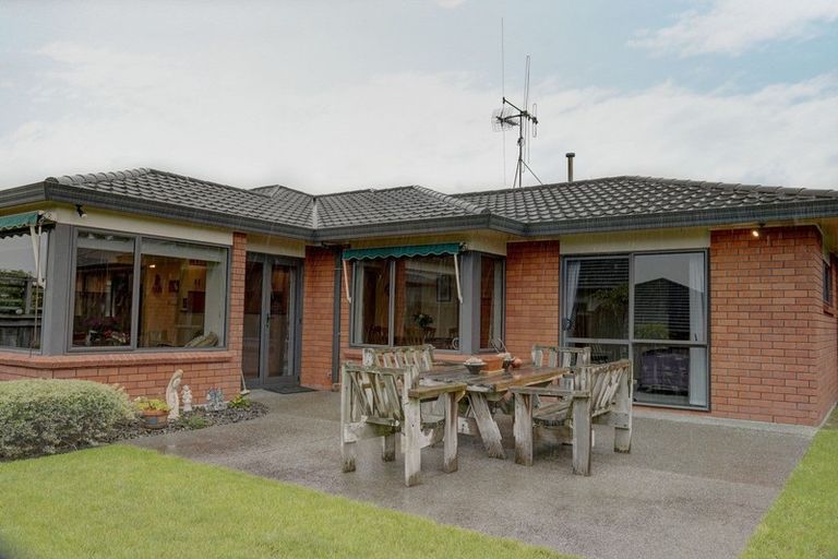 Photo of property in 8 Cairns Crescent, Rototuna, Hamilton, 3210