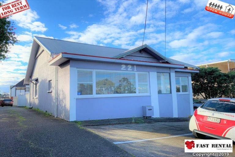 Photo of property in 2/221 Onewa Road, Birkenhead, Auckland, 0626