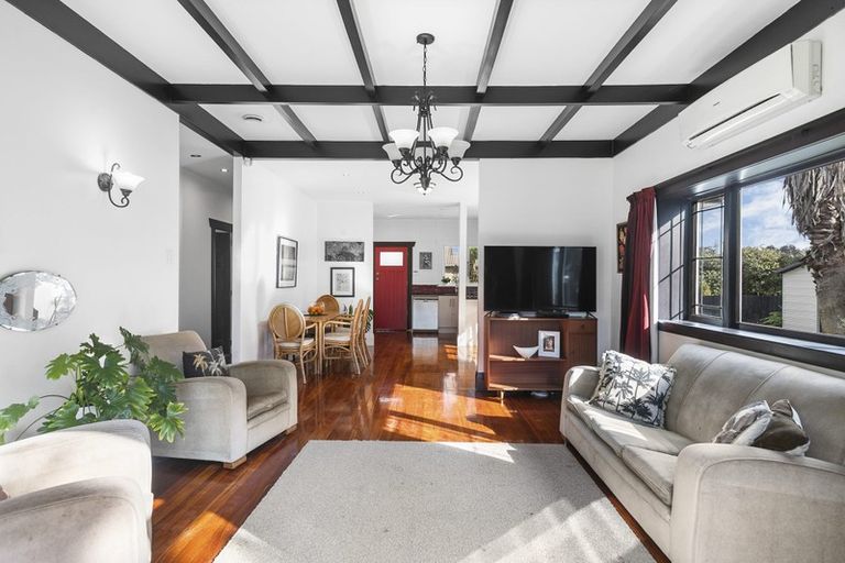 Photo of property in 4078a Great North Road, Glen Eden, Auckland, 0602