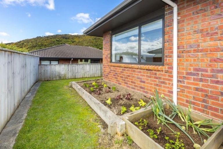 Photo of property in 3 Aragon Grove, Kingsley Heights, Upper Hutt, 5018