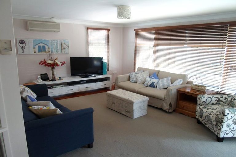 Photo of property in 49b Centreway Road, Orewa, 0931