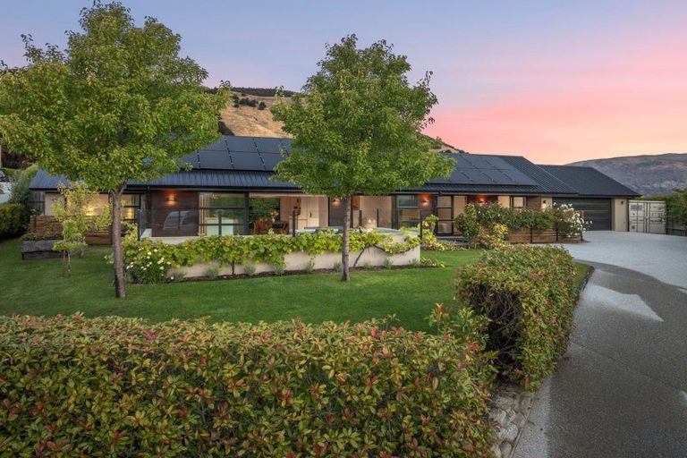 Photo of property in 14 Islington Place, Wanaka, 9305