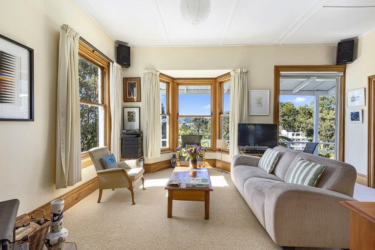 Photo of property in 37 Patanga Crescent, Thorndon, Wellington, 6011