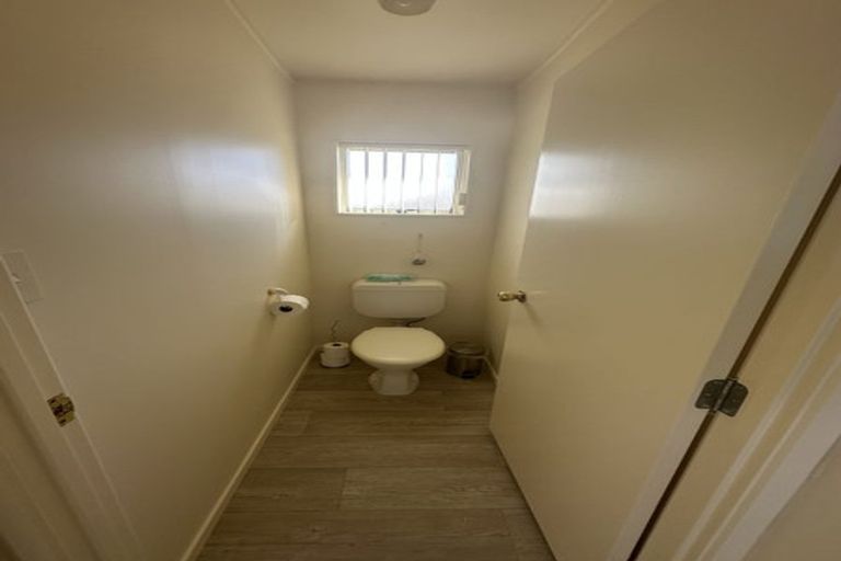 Photo of property in 36 Barbados Drive, Unsworth Heights, Auckland, 0632