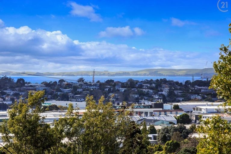 Photo of property in 27 Chivalry Road, Glenfield, Auckland, 0629