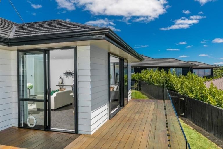 Photo of property in 2 Ruth Craig Place, Stanmore Bay, Whangaparaoa, 0932